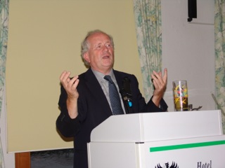 Dr. Flassbeck bei seinem engagierten Vortrag